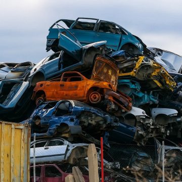 Why Choose Local Car Wreckers in Brisbane Over Selling Privately?